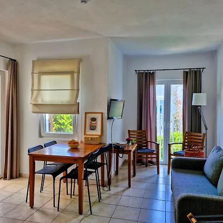 Hotel de apartamente Meis 4*
