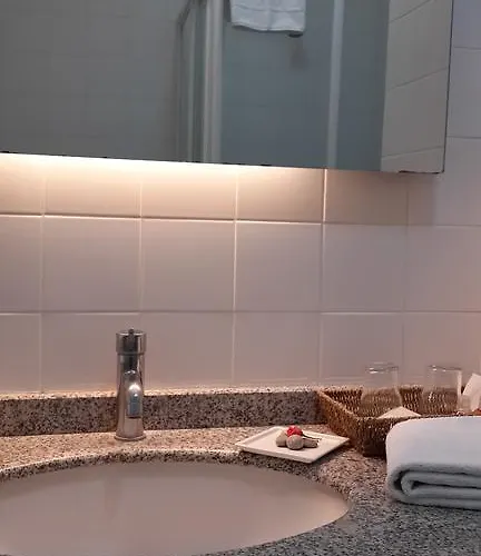 מלון דירות Meis 4*